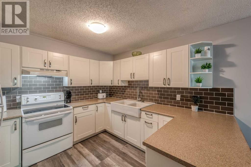 3015 51 STREET SOUTHWEST Image 2