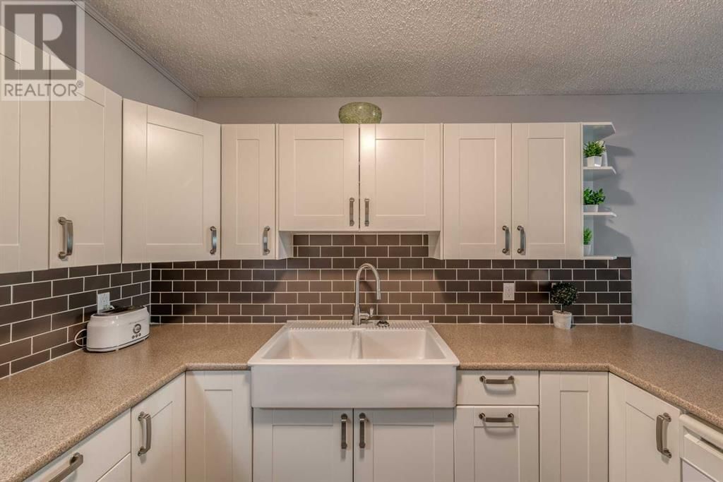 3015 51 STREET SOUTHWEST Image 4