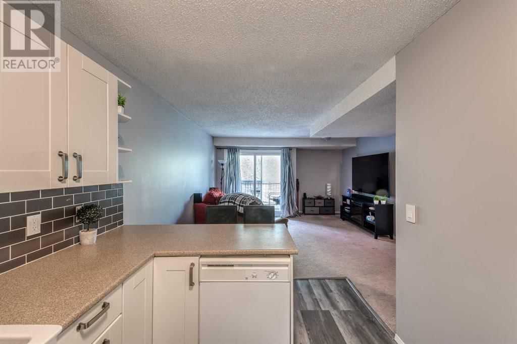 3015 51 STREET SOUTHWEST Image 5