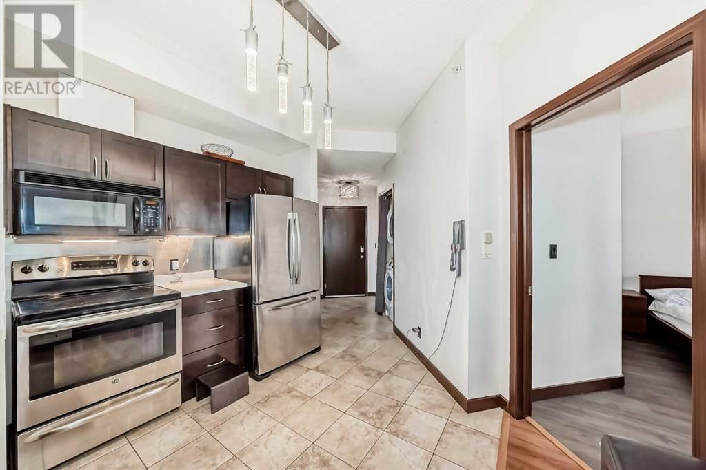 1053 10 STREET SOUTHWEST Image 14