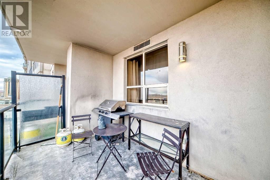 1053 10 STREET SOUTHWEST Image 17