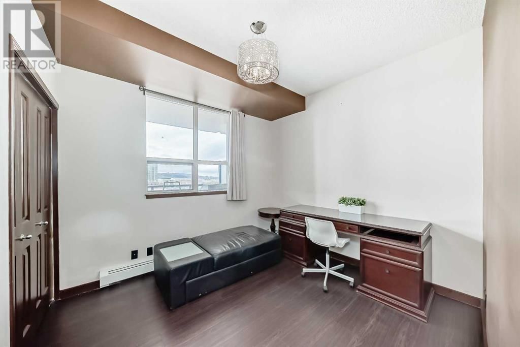 1053 10 STREET SOUTHWEST Image 27