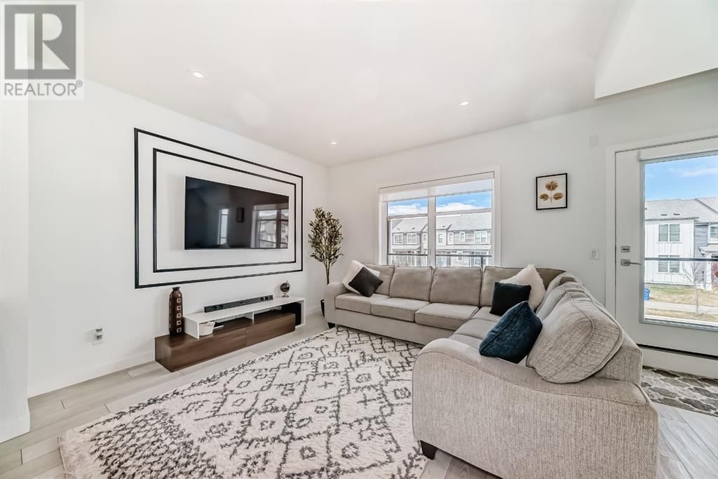 689 SAVANNA BOULEVARD NORTHEAST Image 12