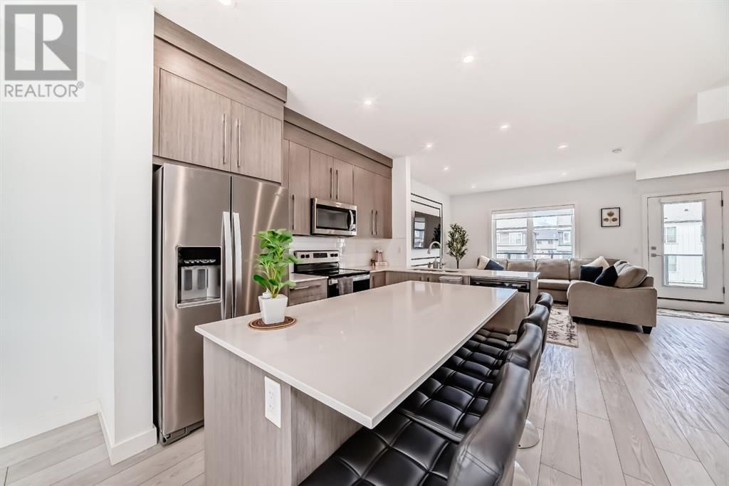 689 SAVANNA BOULEVARD NORTHEAST Image 3
