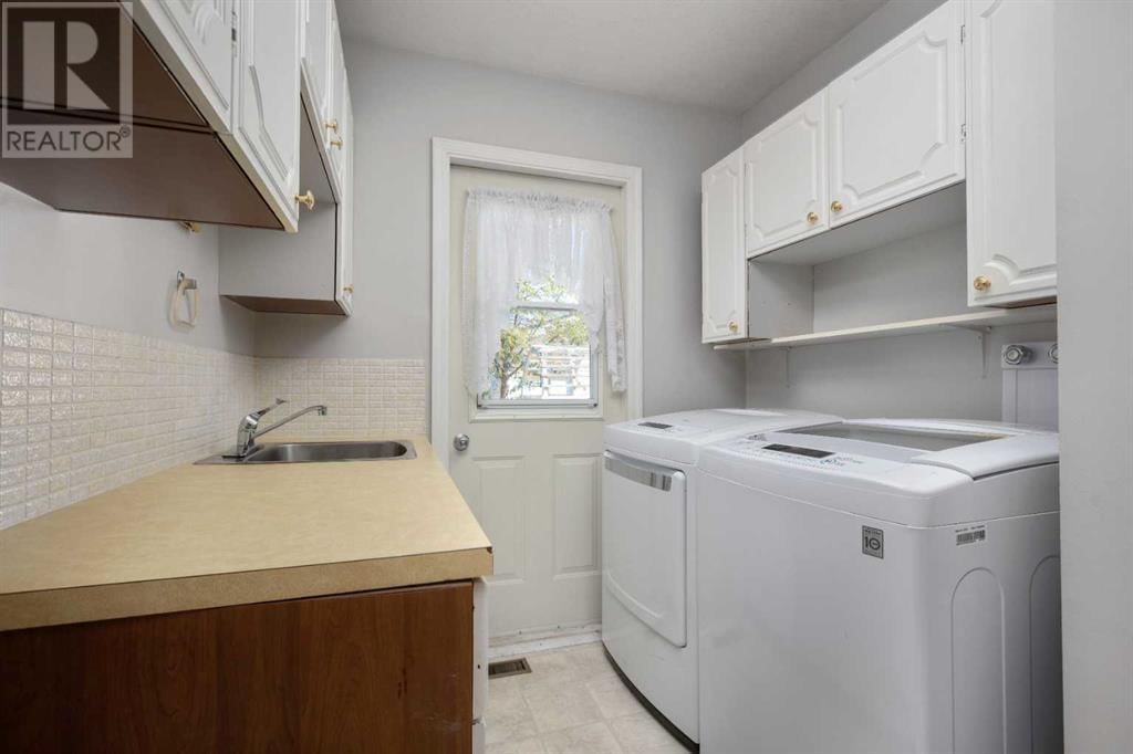 4811 51 AVENUE Image 17
