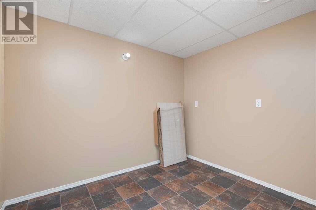 4811 51 AVENUE Image 27