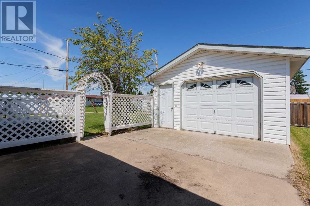 4811 51 AVENUE Image 3