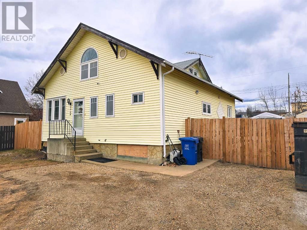 4704 47 AVENUE Image 1