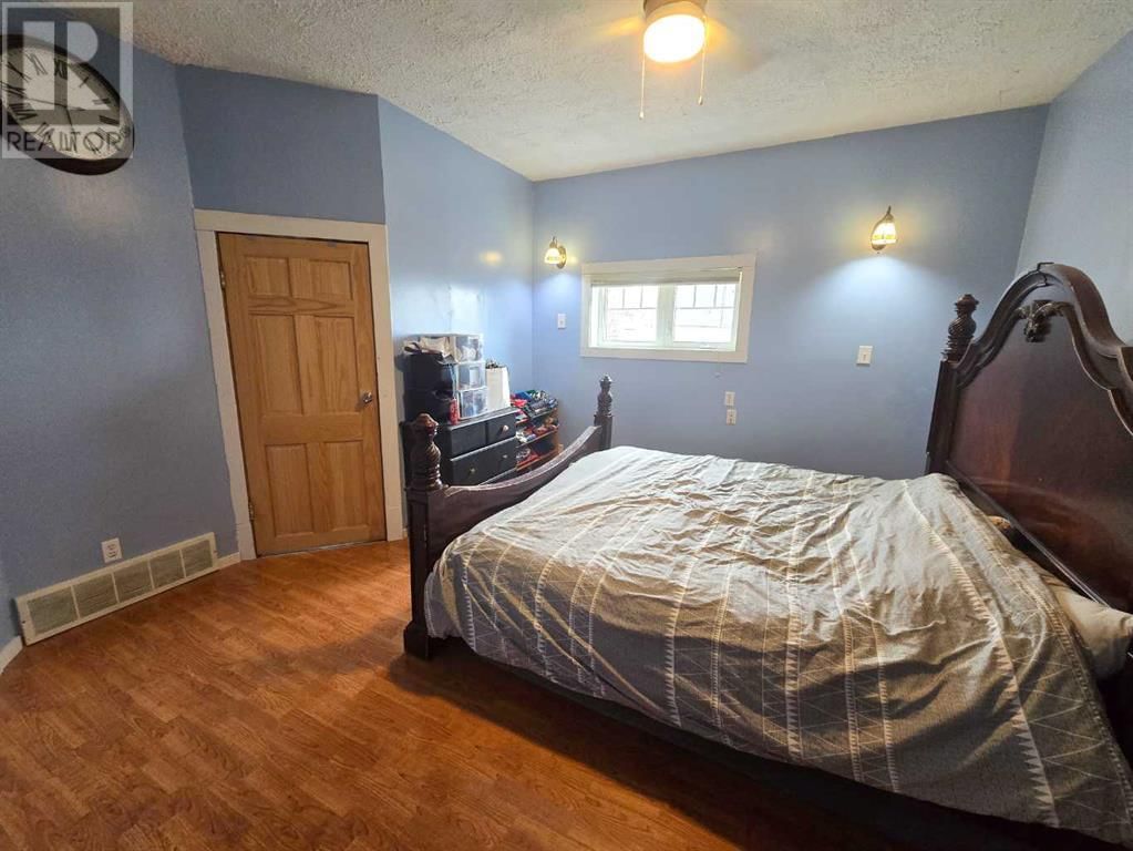 4704 47 AVENUE Image 15