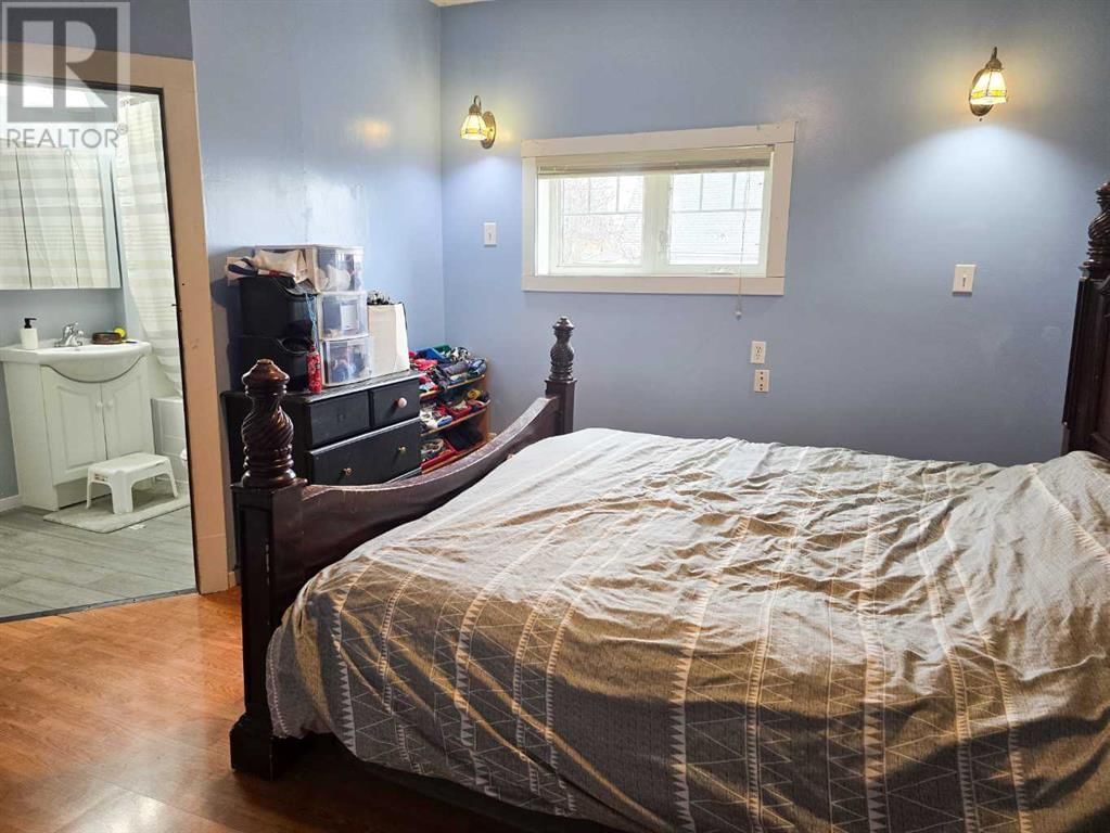 4704 47 AVENUE Image 16