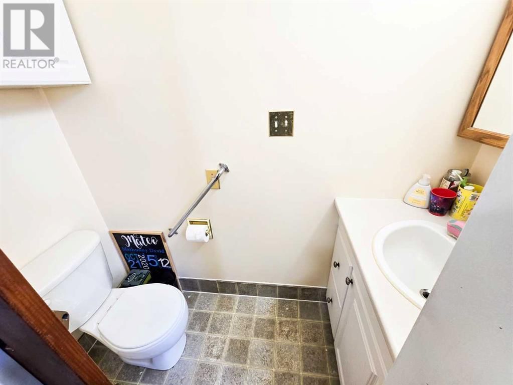 4704 47 AVENUE Image 19