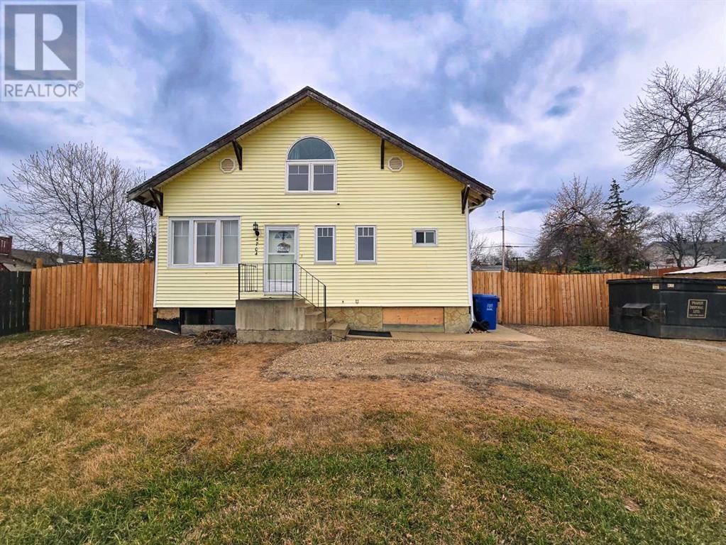 4704 47 AVENUE Image 2