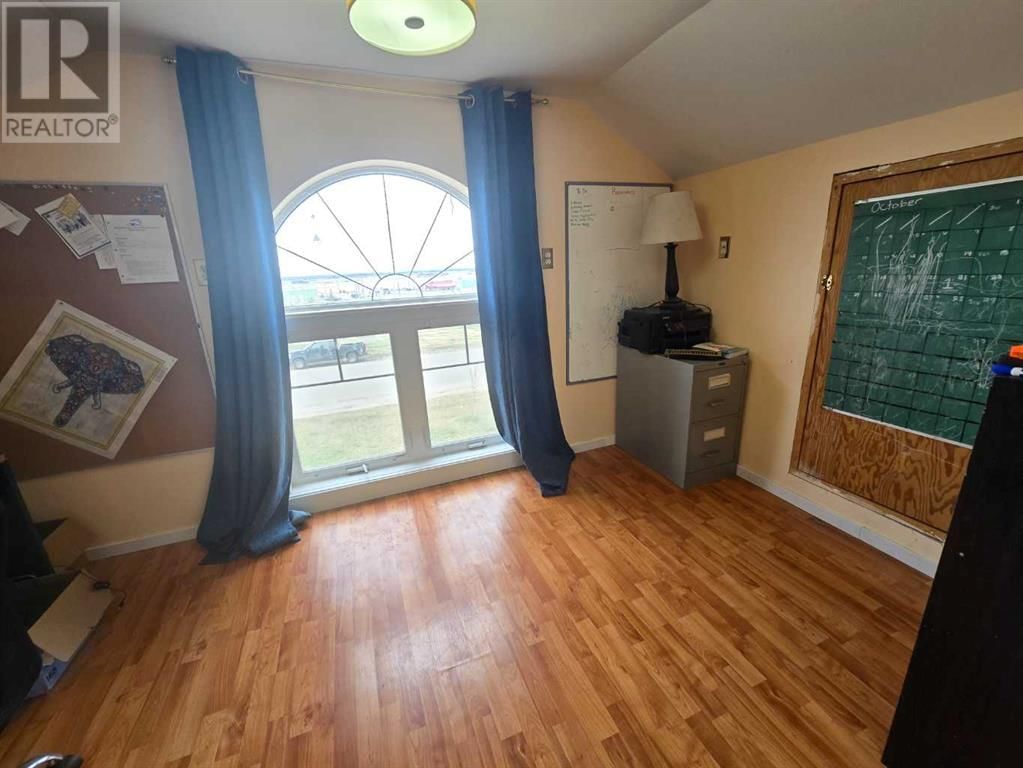 4704 47 AVENUE Image 24