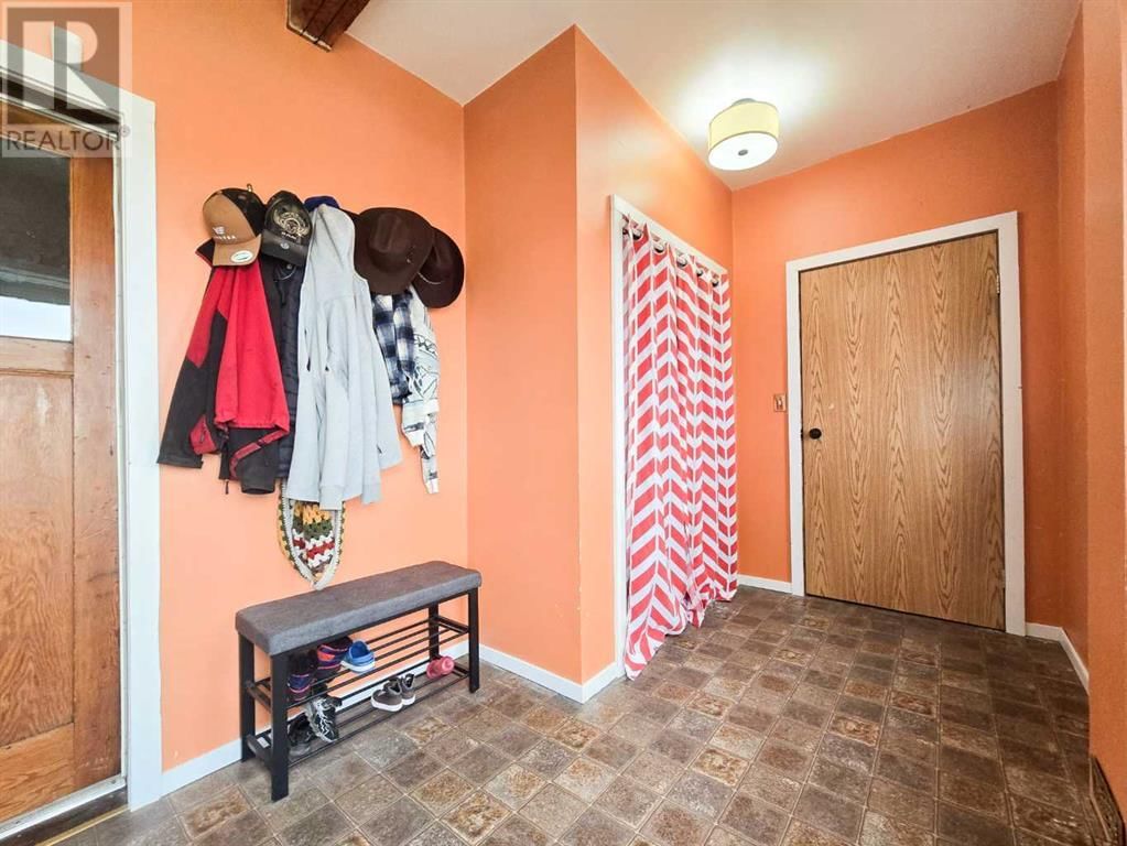 4704 47 AVENUE Image 3