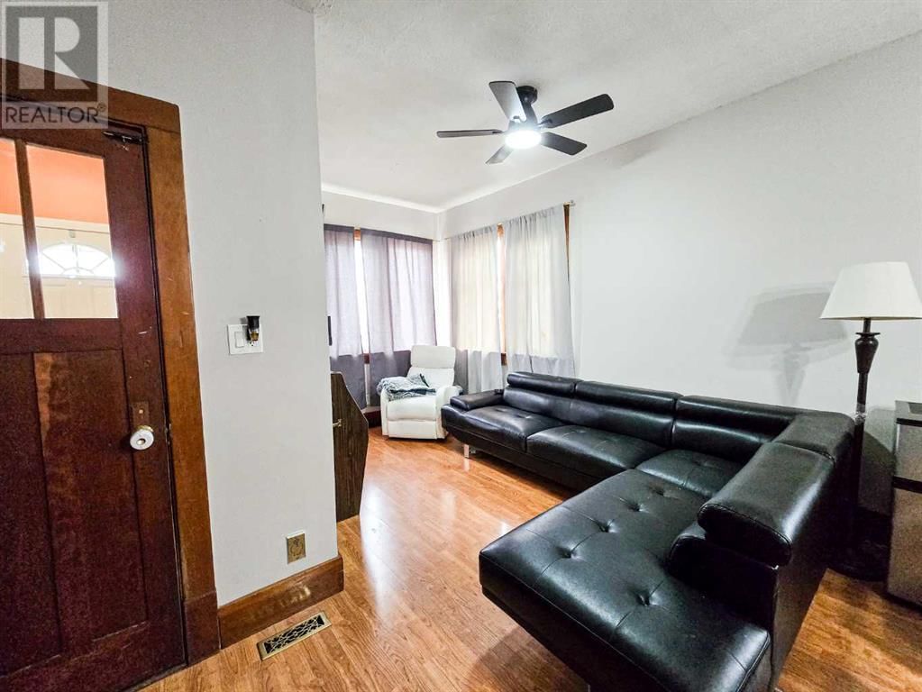 4704 47 AVENUE Image 6