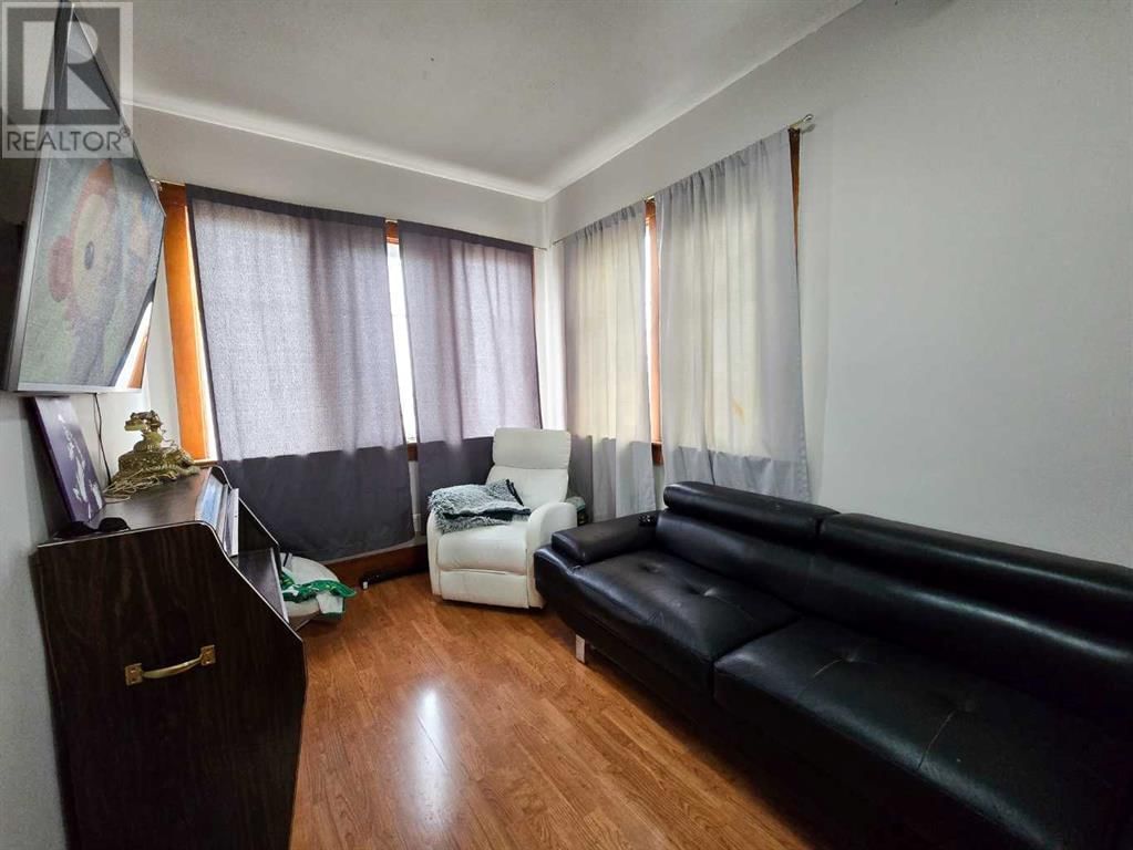 4704 47 AVENUE Image 7