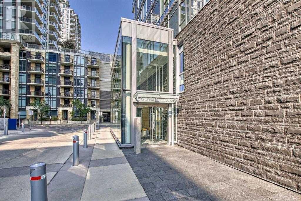 138 WATERFRONT COURT SOUTHWEST Image 2
