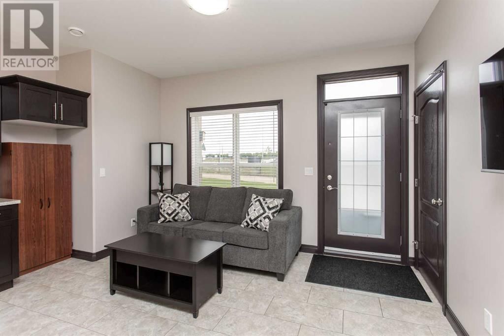 10 IRON WOLF CLOSE Image 26