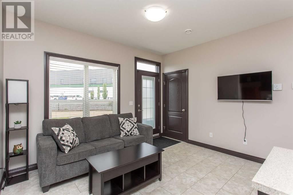 10 IRON WOLF CLOSE Image 28