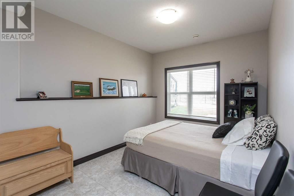 10 IRON WOLF CLOSE Image 31