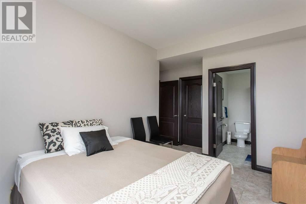 10 IRON WOLF CLOSE Image 32