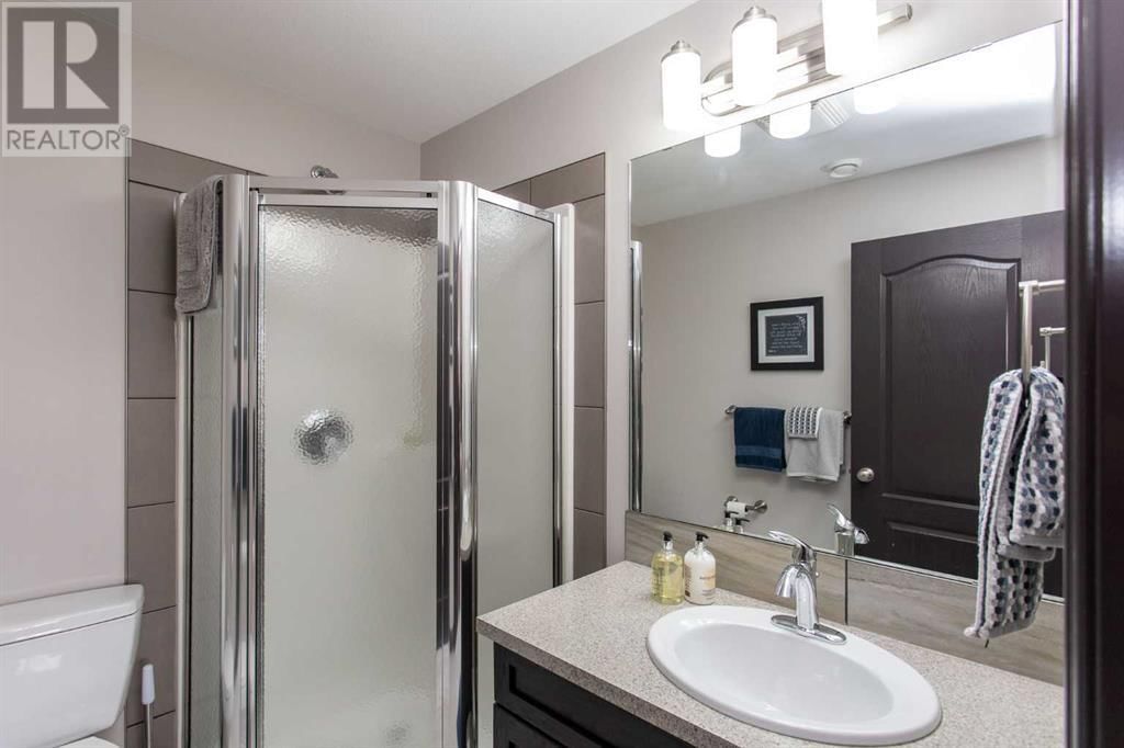 10 IRON WOLF CLOSE Image 33