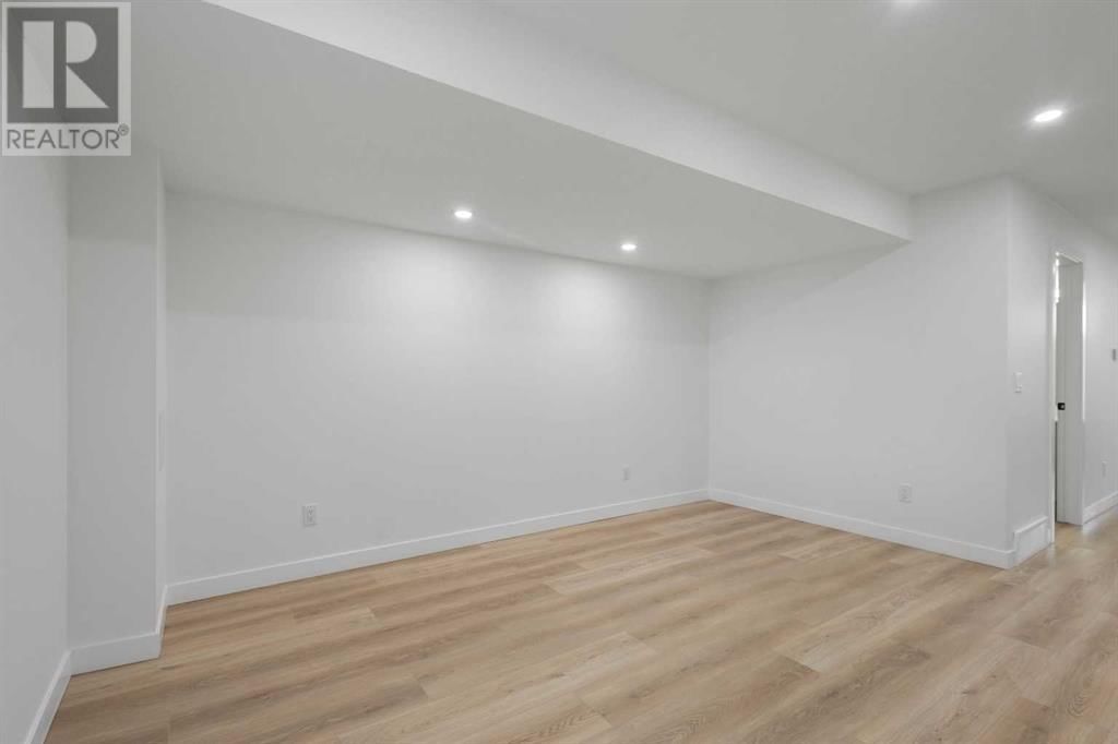 645 69 AVENUE SOUTHWEST Image 35
