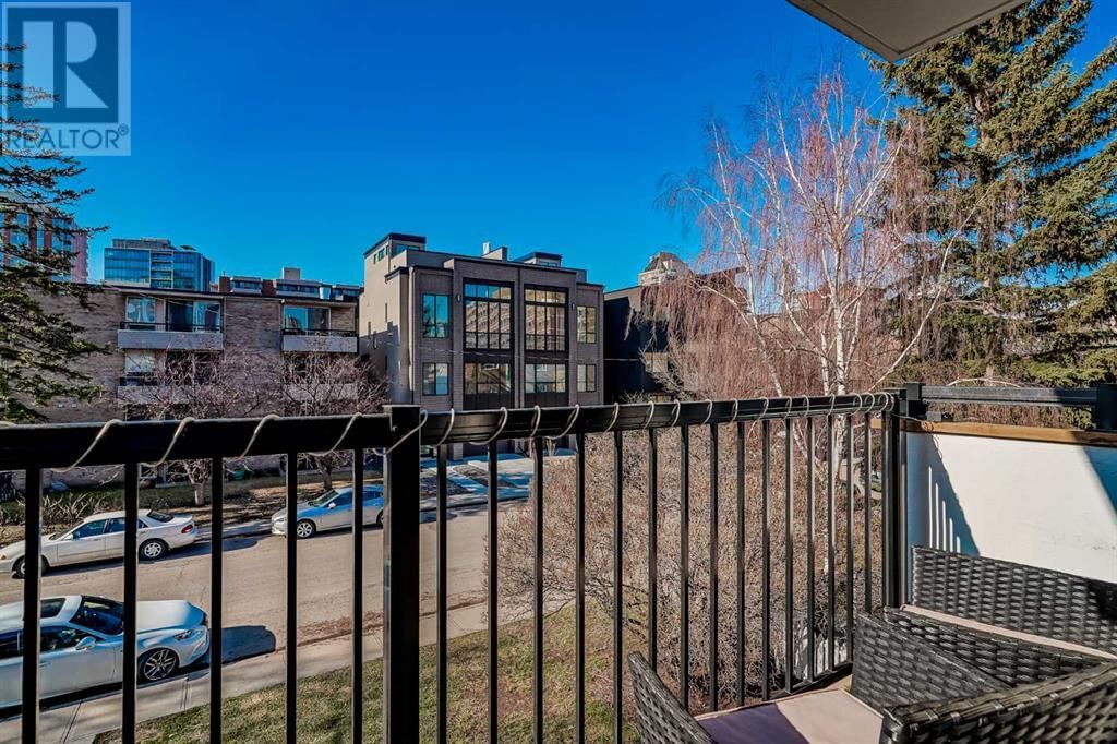 126 24 AVENUE SOUTHWEST Image 11