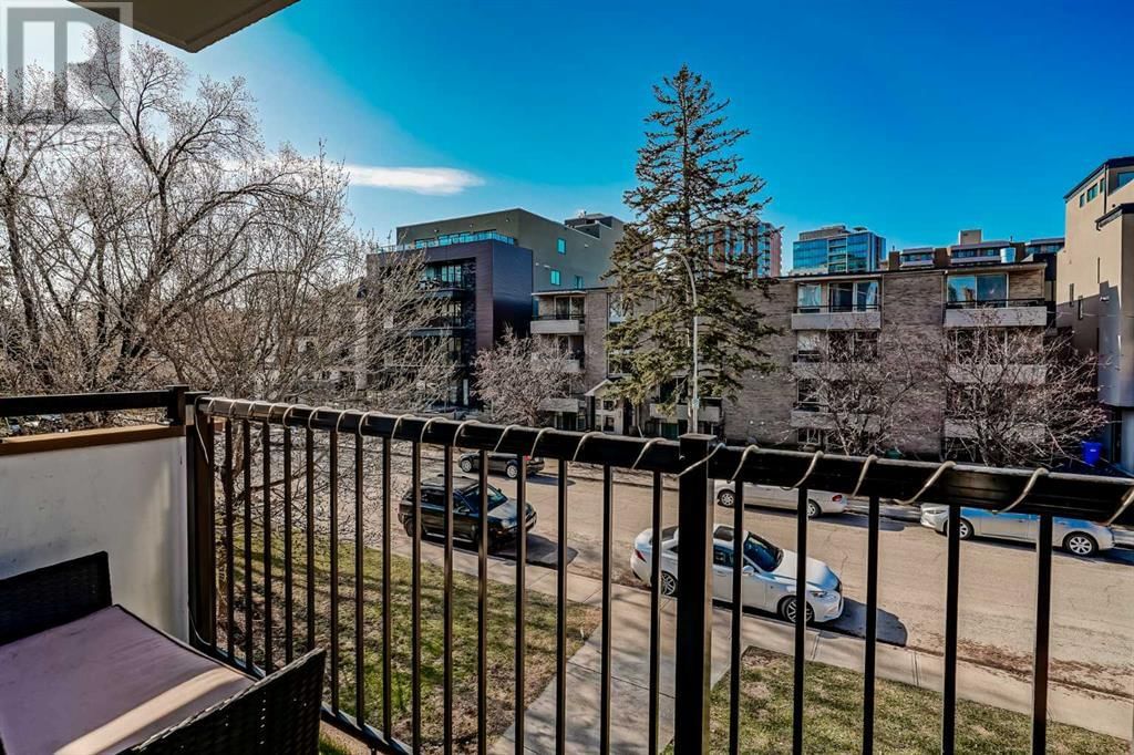 126 24 AVENUE SOUTHWEST Image 12