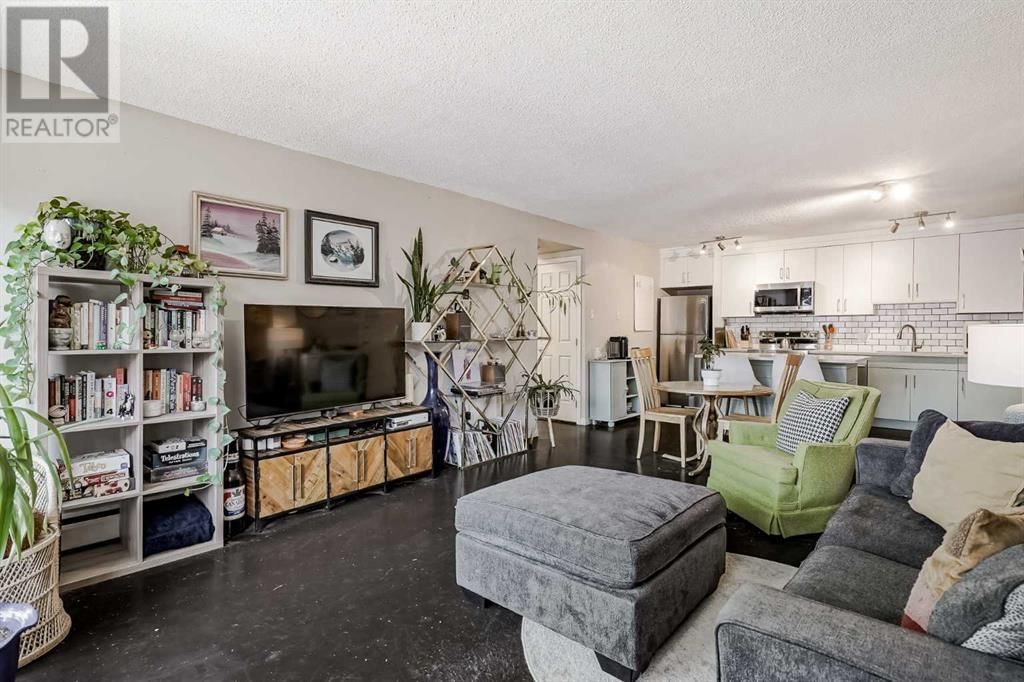 126 24 AVENUE SOUTHWEST Image 13