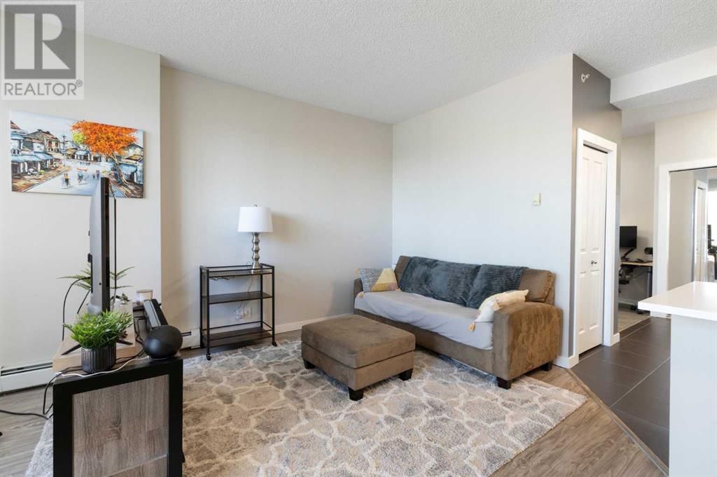 1053 10 STREET SOUTHWEST Image 12