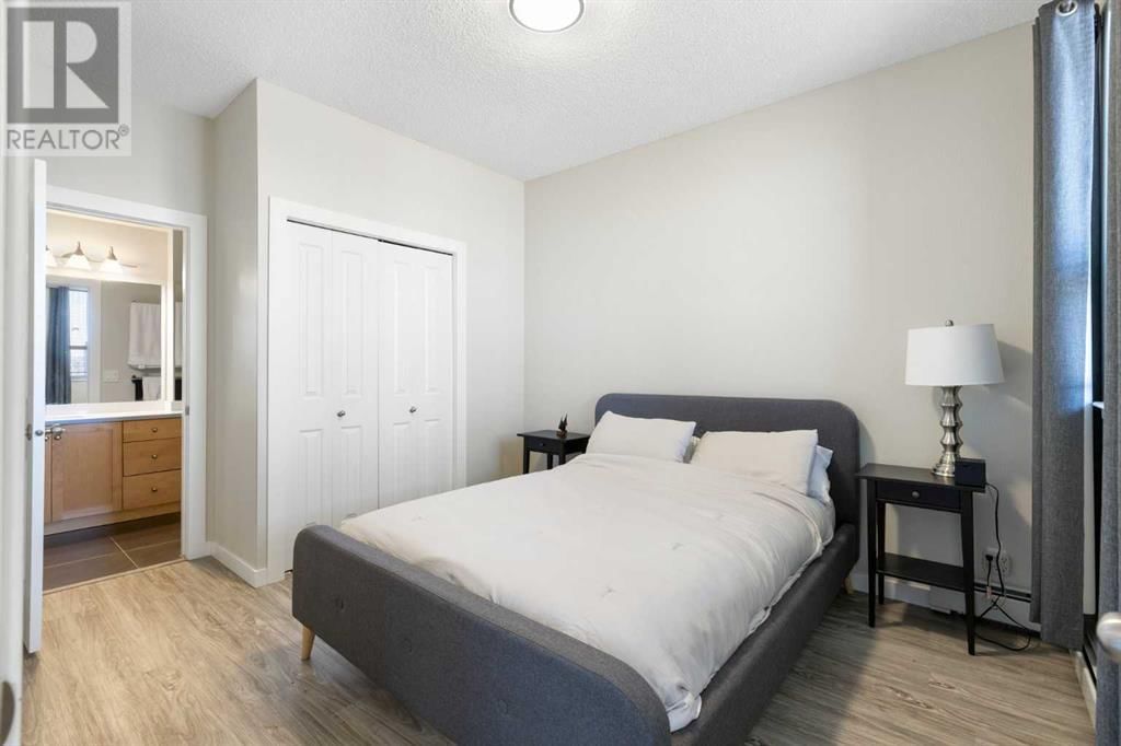 1053 10 STREET SOUTHWEST Image 14
