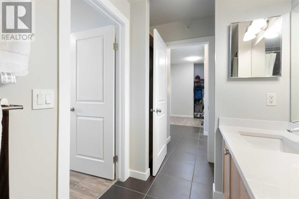 1053 10 STREET SOUTHWEST Image 18