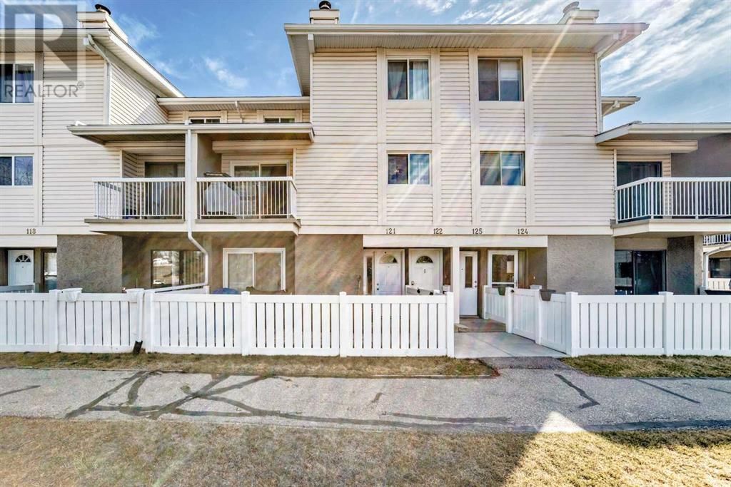 3015 51 STREET SOUTHWEST Image 1