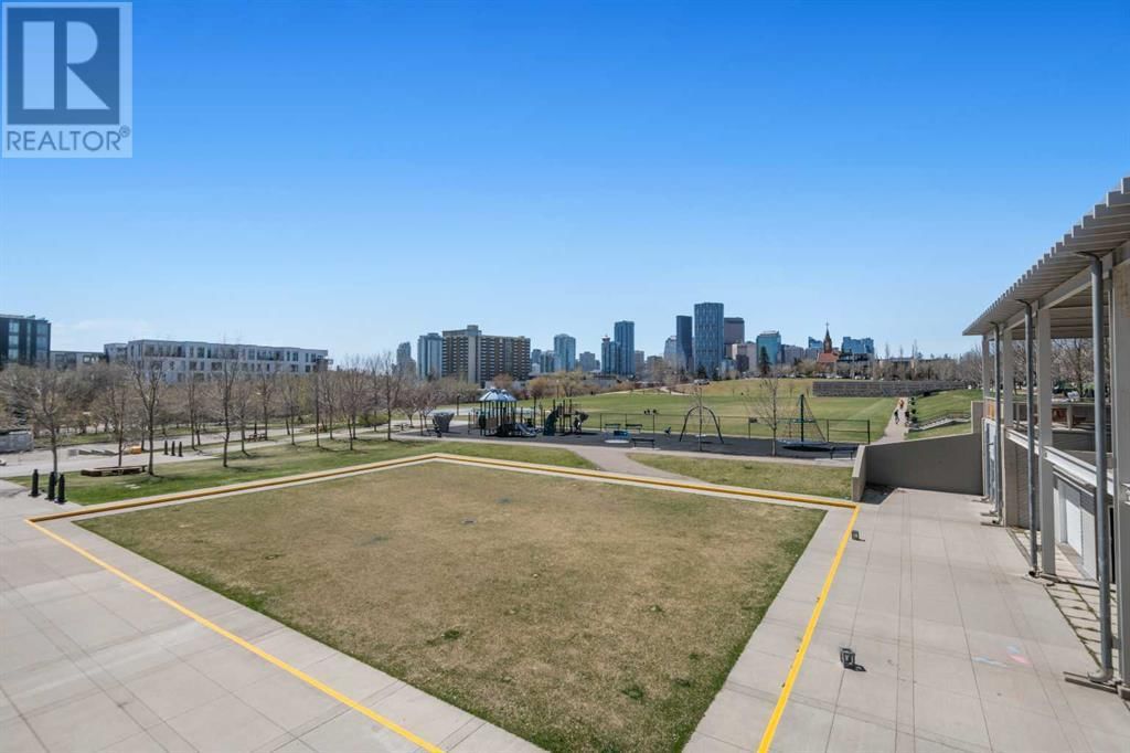 990 CENTRE AVENUE NORTHEAST Image 3