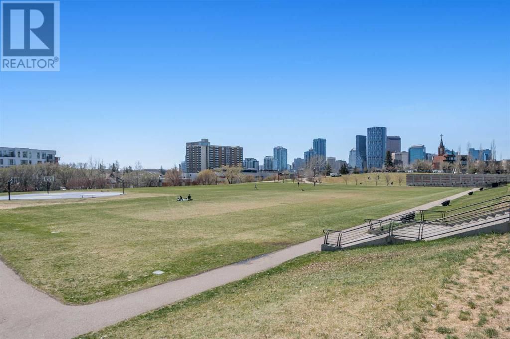 990 CENTRE AVENUE NORTHEAST Image 36