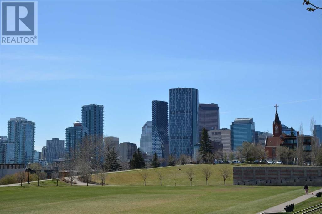 990 CENTRE AVENUE NORTHEAST Image 41