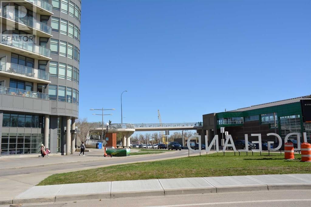 990 CENTRE AVENUE NORTHEAST Image 46