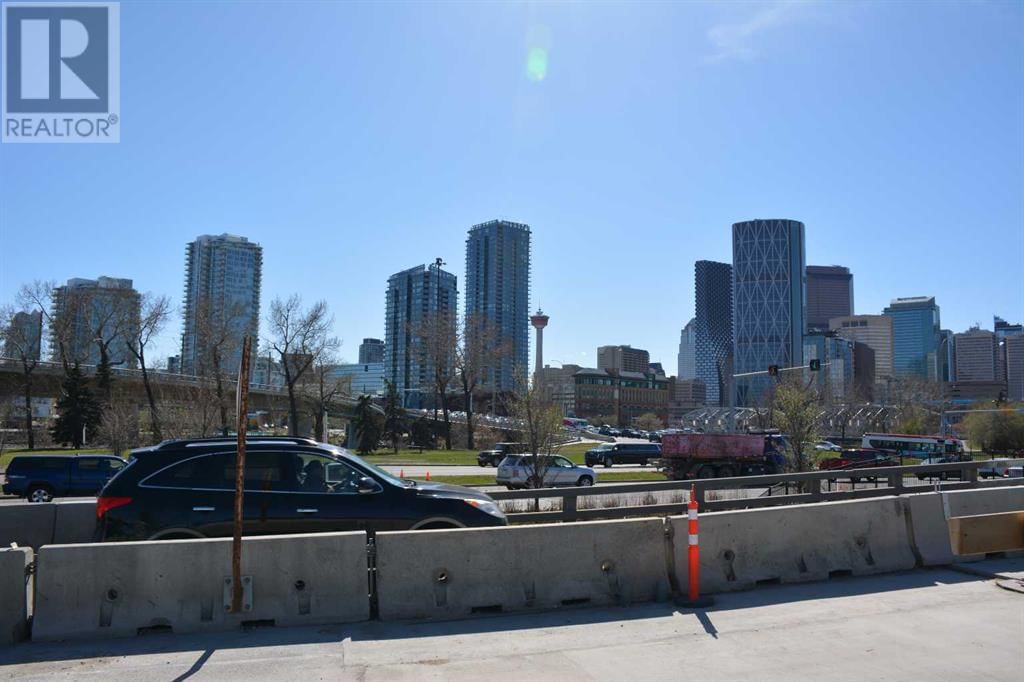 990 CENTRE AVENUE NORTHEAST Image 47