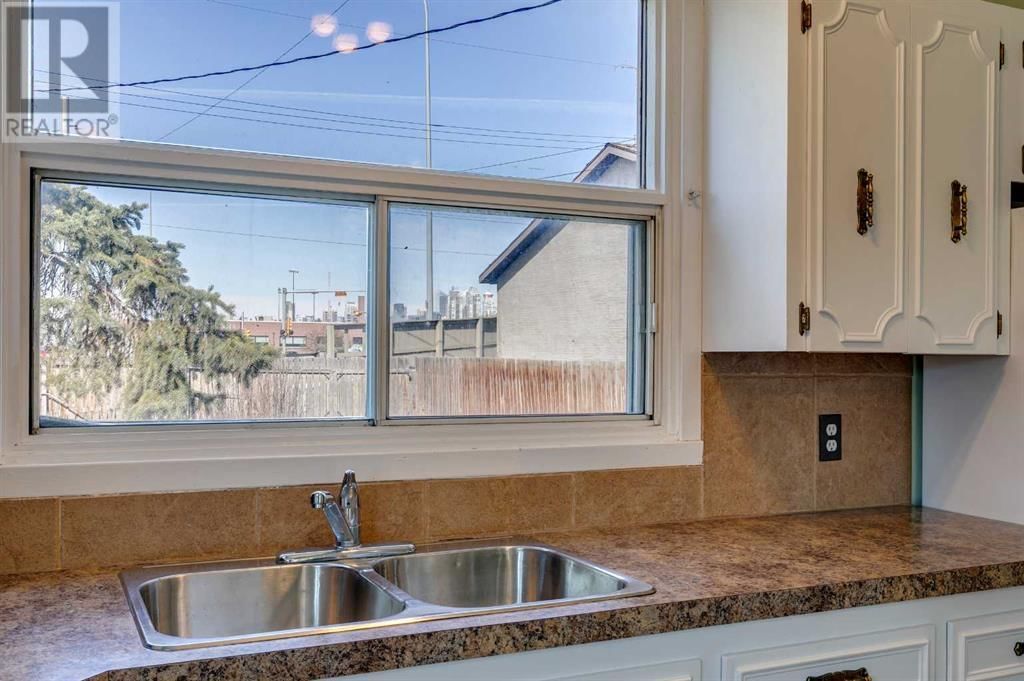2235 15A STREET SOUTHEAST Image 15