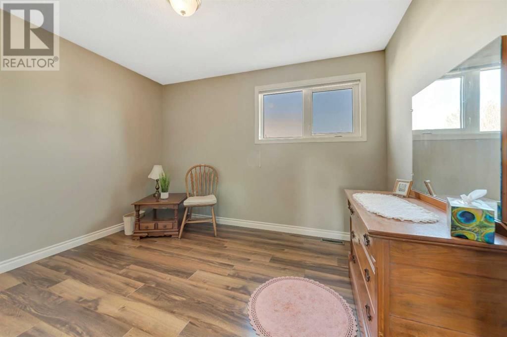 5801 40 STREET Image 18
