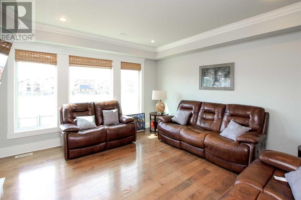 6 GROVE CLOSE Image 18
