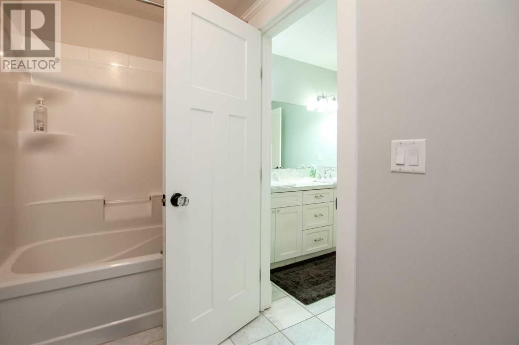 6 GROVE CLOSE Image 33