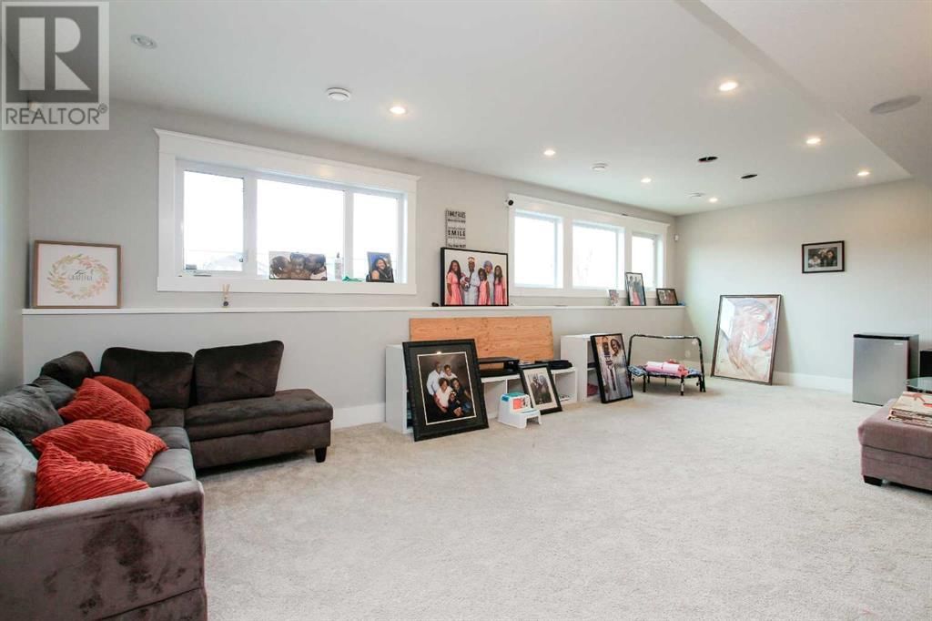 6 GROVE CLOSE Image 36
