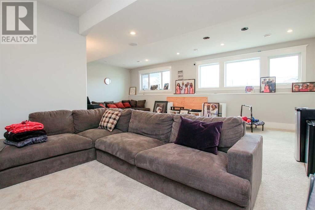6 GROVE CLOSE Image 40