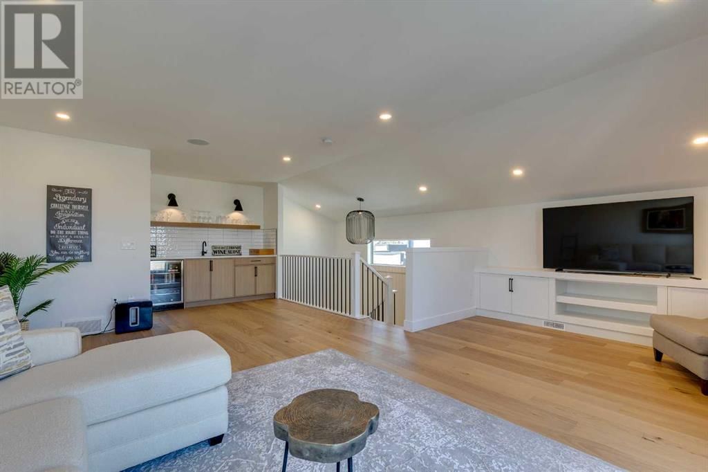 2116 27 AVENUE SOUTHWEST Image 33