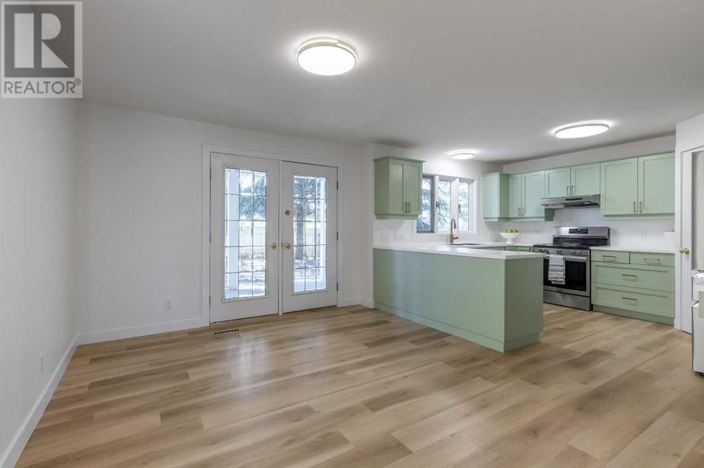 18 Queens Road West Lethbridge, Alberta