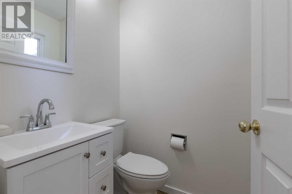 18 Queens Road West Lethbridge, Alberta