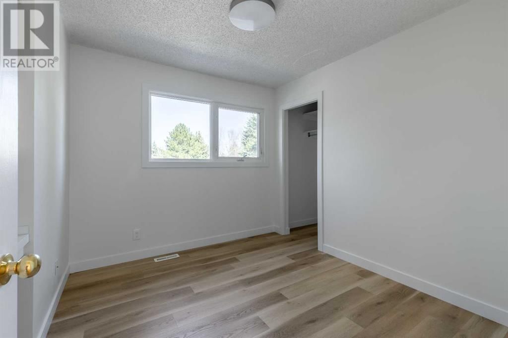 18 Queens Road West Lethbridge, Alberta
