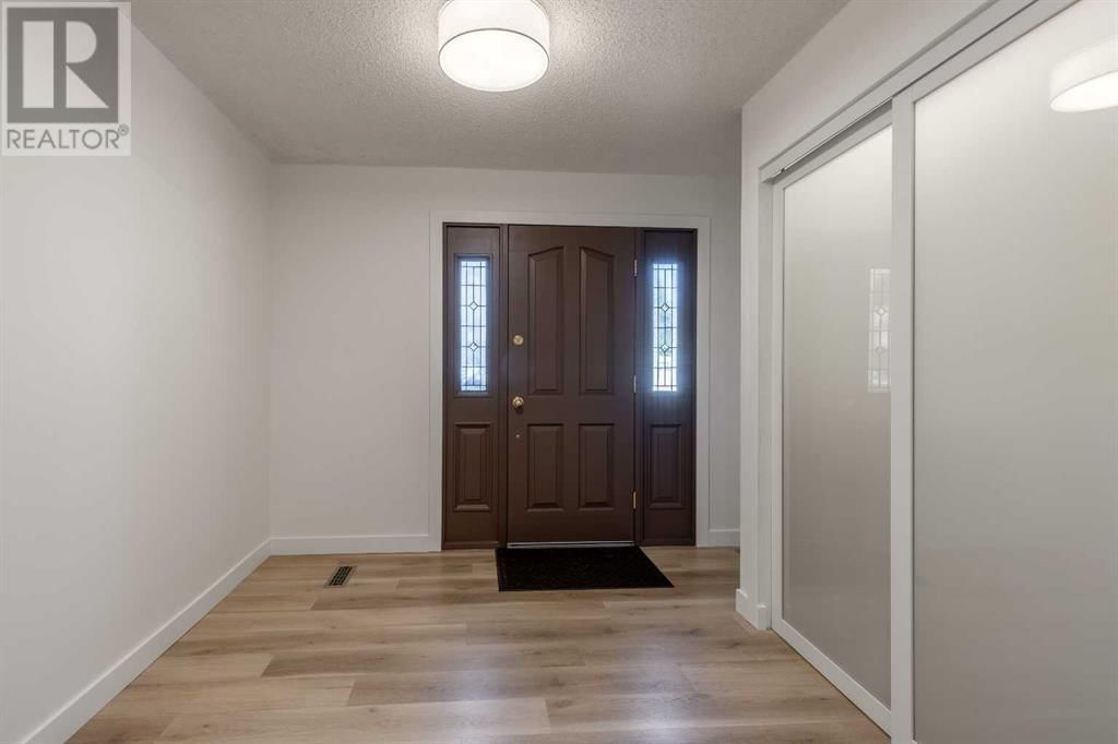 18 Queens Road West Lethbridge, Alberta